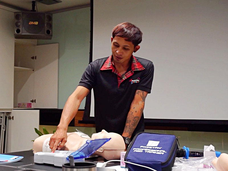 Emergency First Response Course EFR Primary Care Autumated External Defibrillator Use