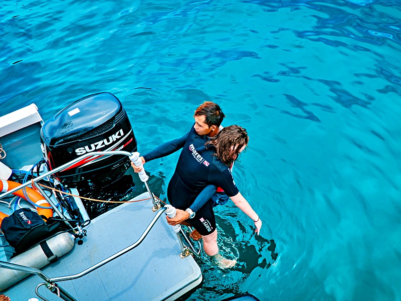 PADI Rescue Diver Course - Exit Water to Boat